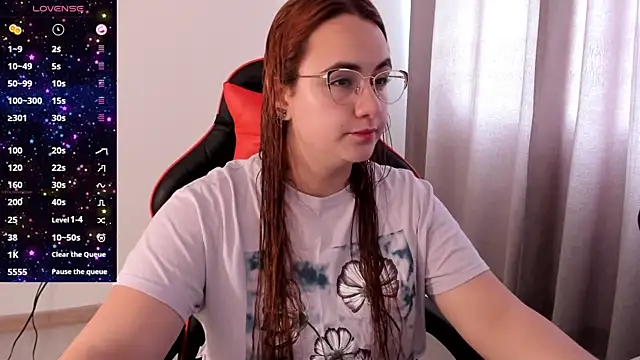 Snapshot of maryluna95 chatting on 7, 10, 2025 maryluna95 online show from 7, 10, 2025