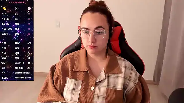 Snapshot of maryluna95 chatting on 8, 10, 2025 maryluna95 online show from 8, 10, 2025