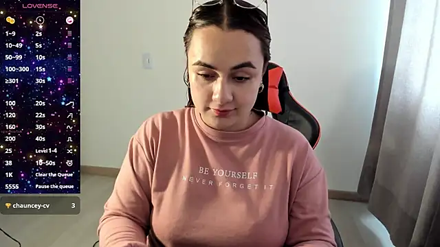 Snapshot of maryluna95 chatting on 17, 10, 2025 maryluna95 online show from 17, 10, 2025