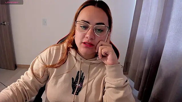 Snapshot of maryluna95 chatting on 25, 11, 2025 maryluna95 online show from 25, 11, 2025