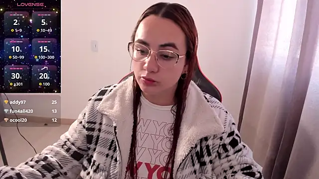 Snapshot of maryluna95 chatting on 12, 11, 2025 maryluna95 online show from 12, 11, 2025