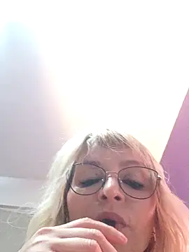 BritneyHudson online show from 21, 4, 2026