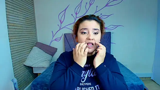 ZaraNolimits  online show from 29, 1, 2025