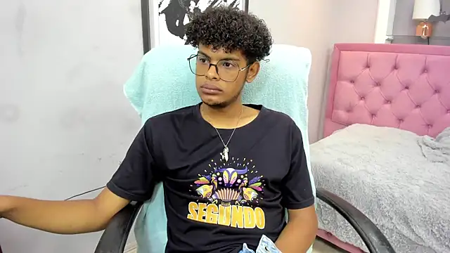 Snapshot of boylittle19cm chatting on 25, 10, 2025 boylittle19cm online show from 25, 10, 2025