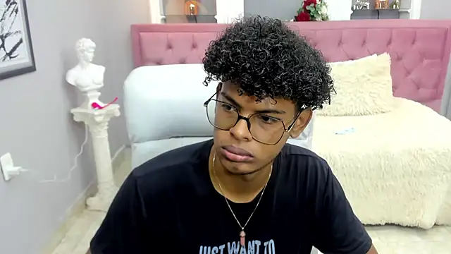 Snapshot of boylittle19cm chatting on 23, 11, 2025 boylittle19cm online show from 23, 11, 2025