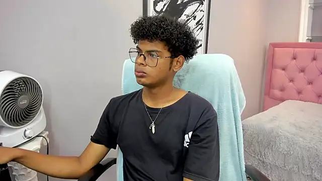 Snapshot of boylittle19cm chatting on 29, 10, 2025 boylittle19cm online show from 29, 10, 2025