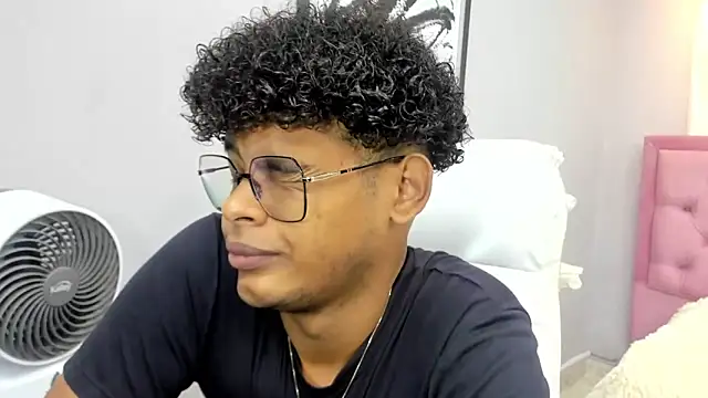 Snapshot of boylittle19cm chatting on 20, 11, 2025 boylittle19cm online show from 20, 11, 2025