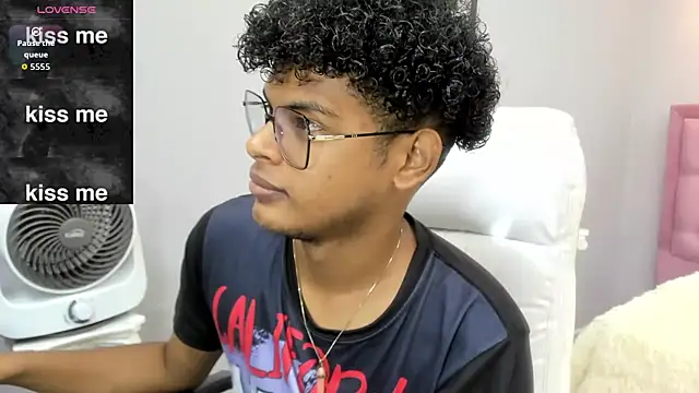 Snapshot of boylittle19cm chatting on 29, 11, 2025 boylittle19cm online show from 29, 11, 2025