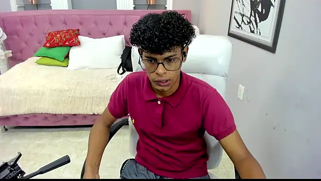 Snapshot of boylittle19cm chatting on 8, 10, 2025 boylittle19cm online show from 8, 10, 2025