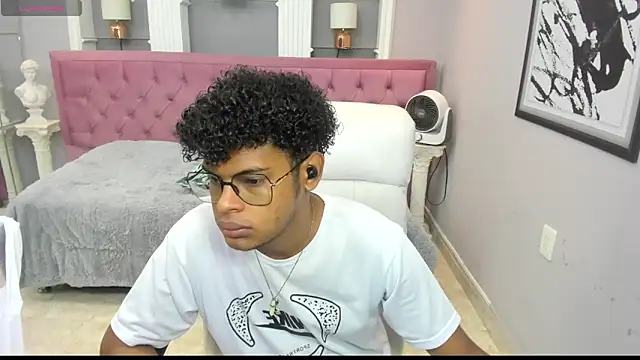 Snapshot of boylittle19cm chatting on 9, 10, 2025 boylittle19cm online show from 9, 10, 2025