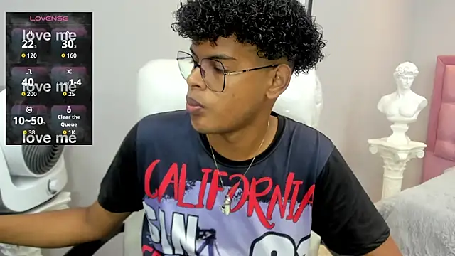 Snapshot of boylittle19cm chatting on 8, 11, 2025 boylittle19cm online show from 8, 11, 2025