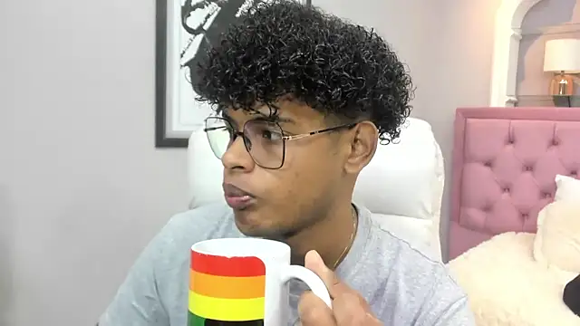 Snapshot of boylittle19cm chatting on 18, 11, 2025 boylittle19cm online show from 18, 11, 2025