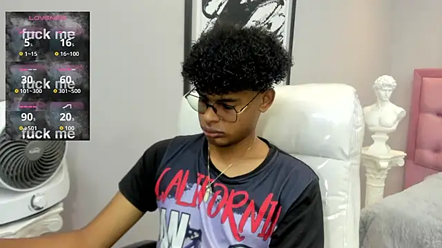 Snapshot of boylittle19cm chatting on 9, 11, 2025 boylittle19cm online show from 9, 11, 2025