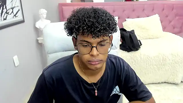 Snapshot of boylittle19cm chatting on 26, 11, 2025 boylittle19cm online show from 26, 11, 2025