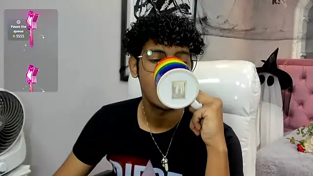 Snapshot of boylittle19cm chatting on 2, 11, 2025 boylittle19cm online show from 2, 11, 2025