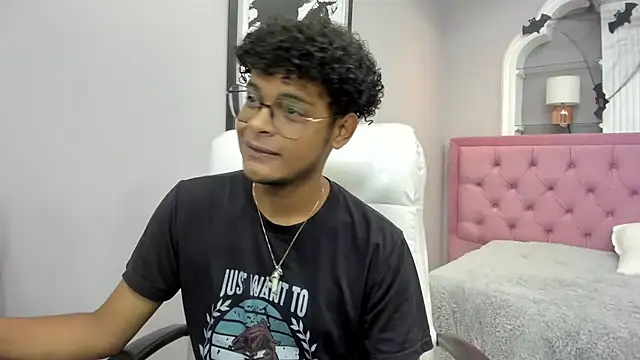 Snapshot of boylittle19cm chatting on 26, 10, 2025 boylittle19cm online show from 26, 10, 2025