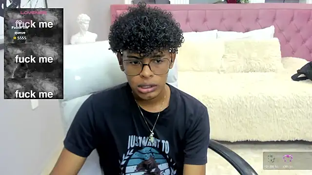 Snapshot of boylittle19cm chatting on 11, 11, 2025 boylittle19cm online show from 11, 11, 2025