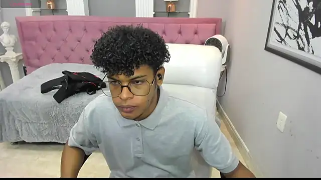 Snapshot of boylittle19cm chatting on 10, 10, 2025 boylittle19cm online show from 10, 10, 2025