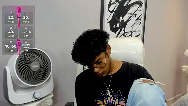 Snapshot of boylittle19cm chatting on 6, 11, 2025 boylittle19cm online show from 6, 11, 2025