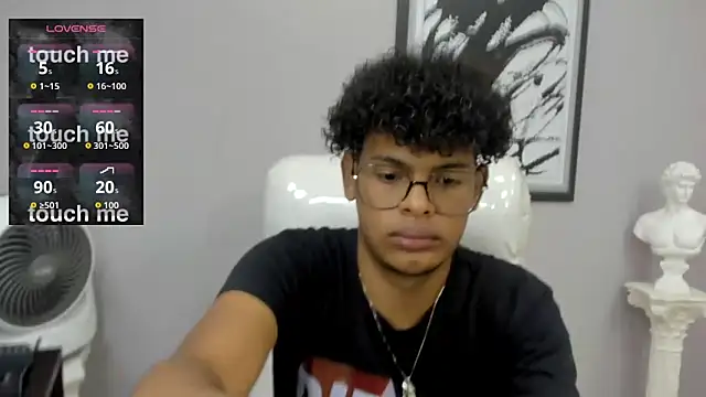 Snapshot of boylittle19cm chatting on 14, 11, 2025 boylittle19cm online show from 14, 11, 2025