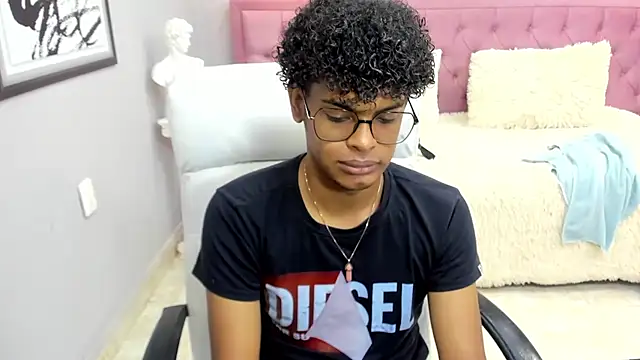 Snapshot of boylittle19cm chatting on 21, 11, 2025 boylittle19cm online show from 21, 11, 2025