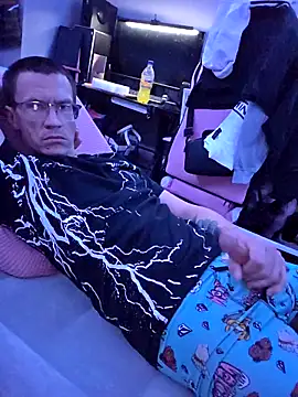 Hatchetwound6969 online show from 3, 4, 2026