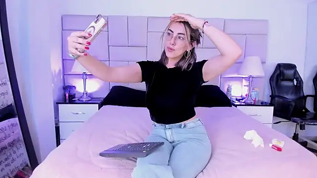 IsisLoveyes  online show from 10, 2, 2026