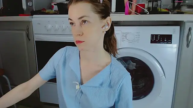 Amina Barbarian online show from 23, 11, 2025