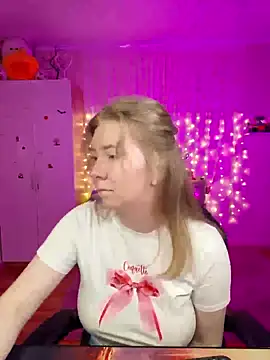 D0nna  online show from 19, 4, 2026