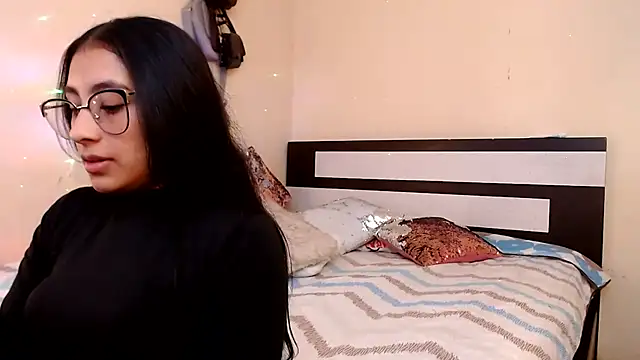 Snapshot of chika_hellar chatting on 18, 6, 2026 chika hellar online show from 18, 6, 2026