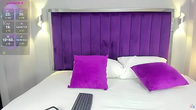 LindsyCater online show from 9, 10, 2025