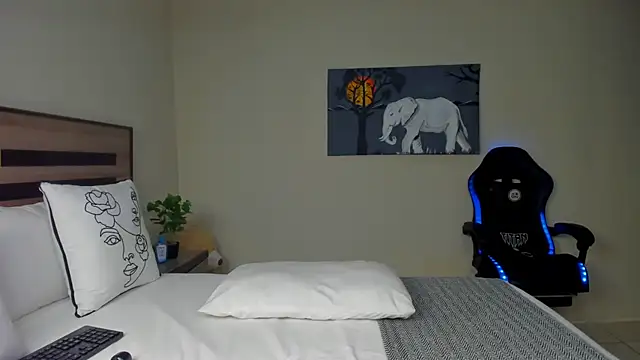 Renee-18 online show from 11, 11, 2025