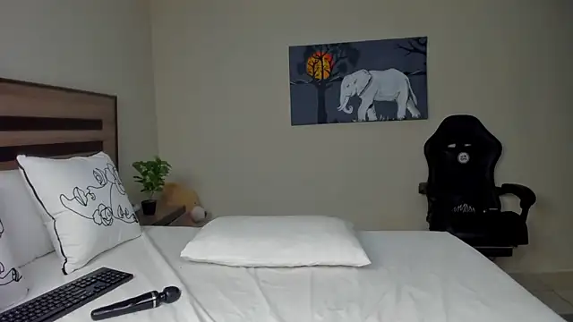 Renee-18 online show from 13, 10, 2025