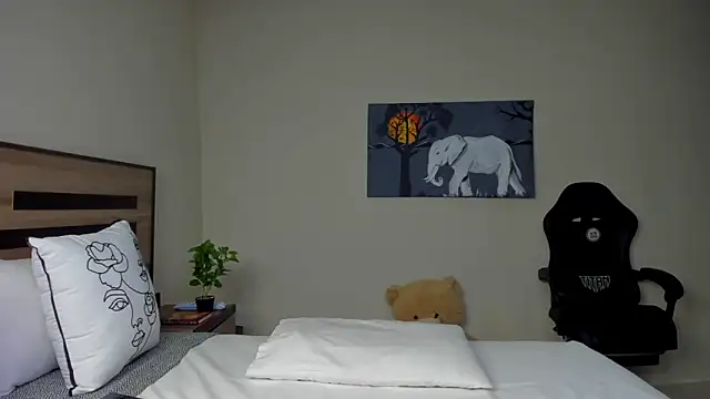 Renee-18 online show from 8, 2, 2026