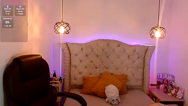 Charlotte Jones   online show from 14, 12, 2025