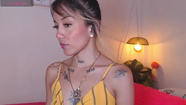 Snapshot of Veronicaa_2 chatting on 25, 4, 2026 Veronicaa 2 online show from 25, 4, 2026