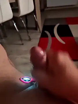 Szeltolo001 online show from 8, 4, 2026