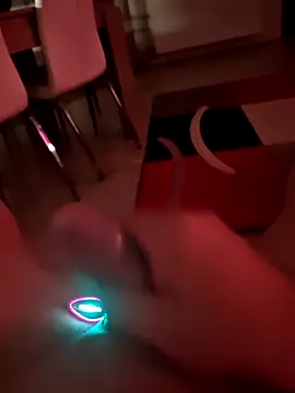 Szeltolo001 online show from 5, 4, 2026