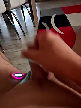 Szeltolo001 online show from 4, 4, 2026