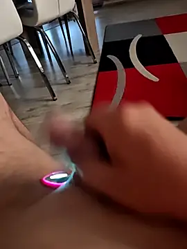 Szeltolo001 online show from 6, 4, 2026