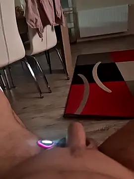 Szeltolo001 online show from 15, 4, 2026