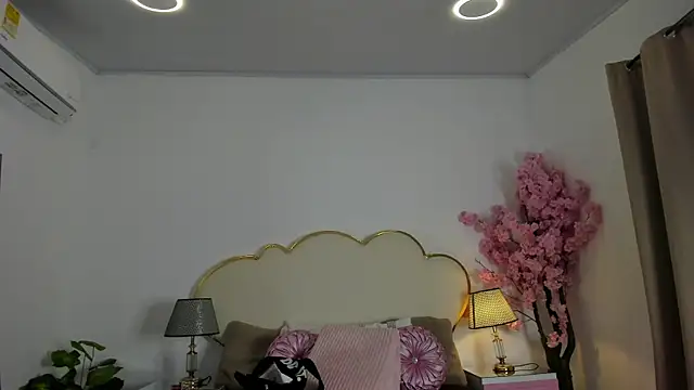 Snapshot of CahitlinBell chatting on 17, 7, 2026 CahitlinBell online show from 17, 7, 2026