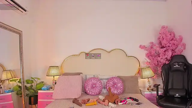 Snapshot of CahitlinBell chatting on 18, 7, 2026 CahitlinBell online show from 18, 7, 2026