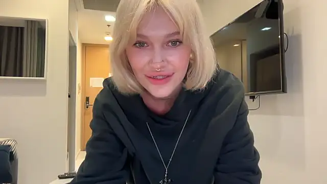 Golden Aline online show from 5, 4, 2026