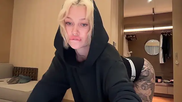 Golden Aline online show from 8, 4, 2026