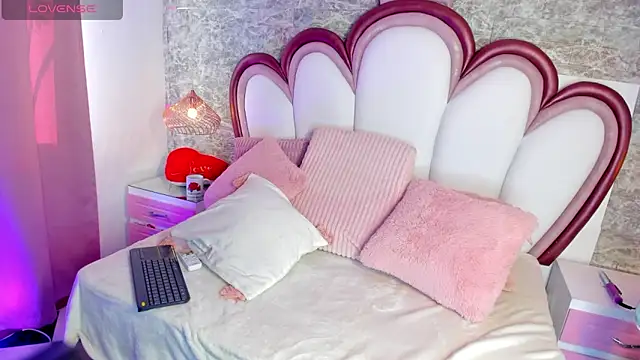 EmmaCrush online show from 7, 3, 2026