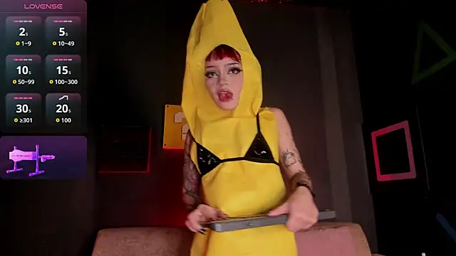 Elettra Rou online show from 8, 11, 2025