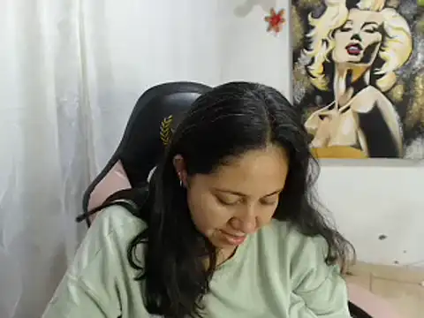 Snapshot of layla_gomez chatting on 25, 7, 2026 layla gomez online show from 25, 7, 2026
