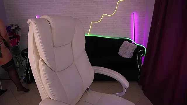 GabbieJay online show from 10, 9, 2025