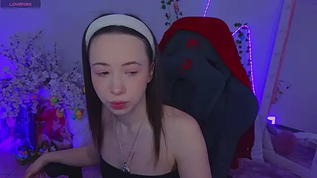 Hayle Hill online show from 6, 4, 2026